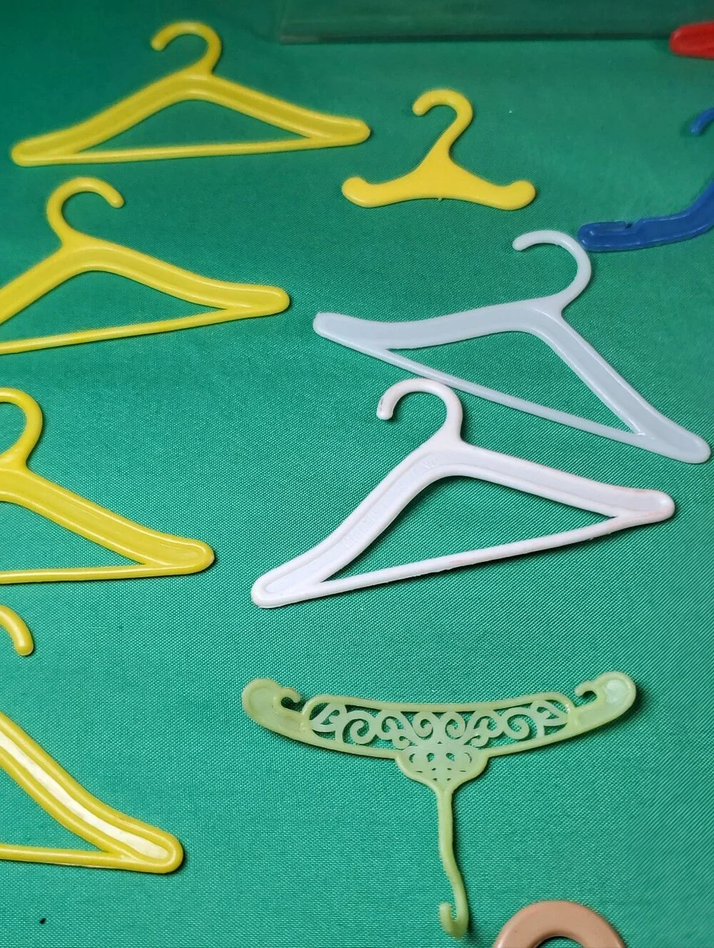 DOLL HANGER BONANZA! Lot of 15 Vintage Miniature Plastic Hangers